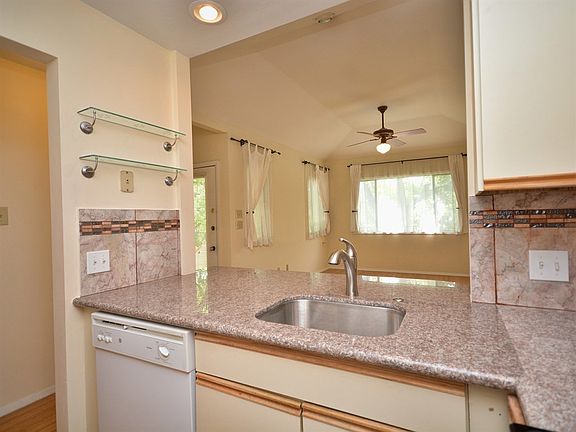 4th image of 1302 Woodlawn Blvd APT 208