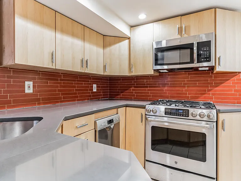 1715 Moravian St — Photo 10
