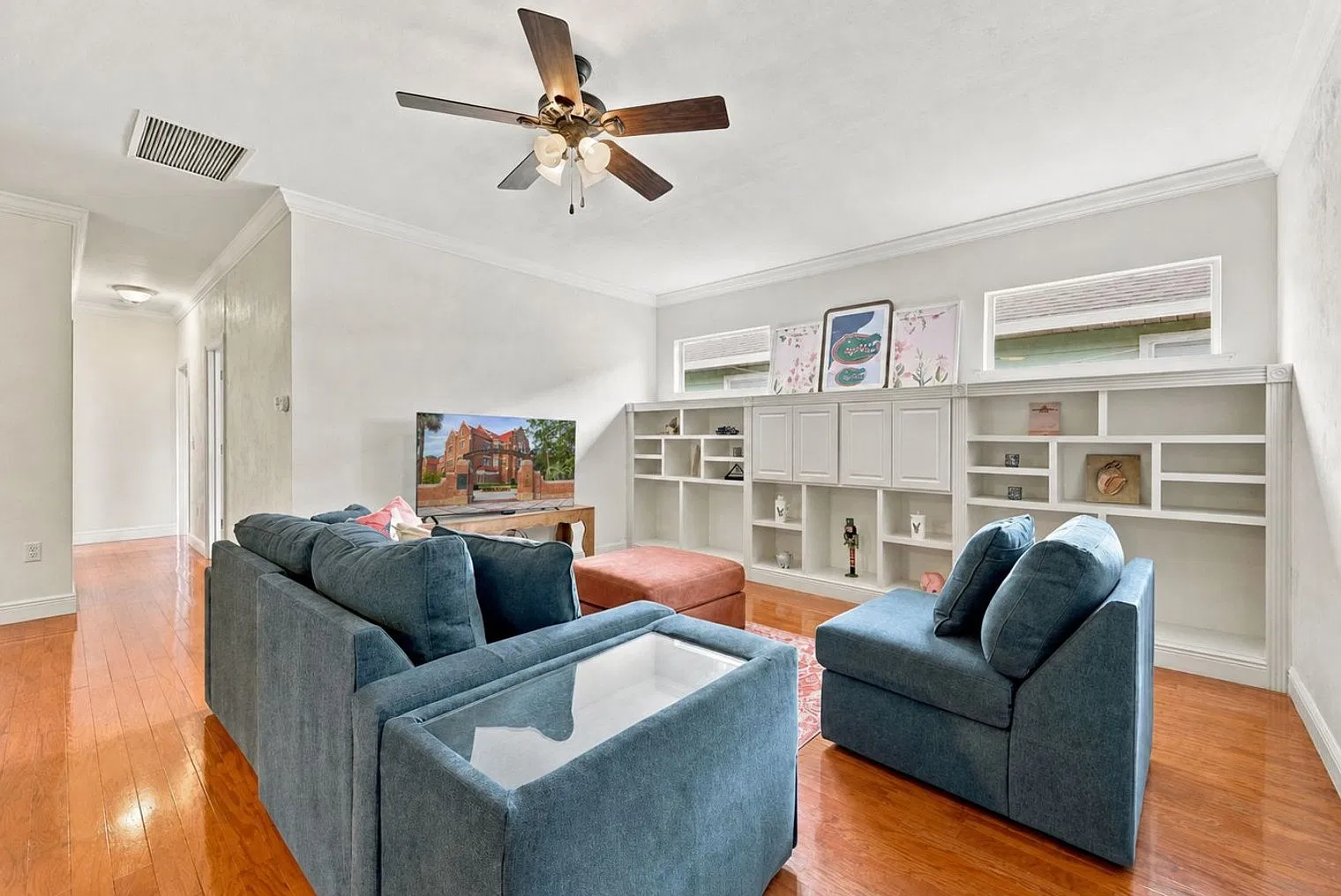 3 bed, 2.0 bath, 1582 sqft, $4,910 — Photo 2