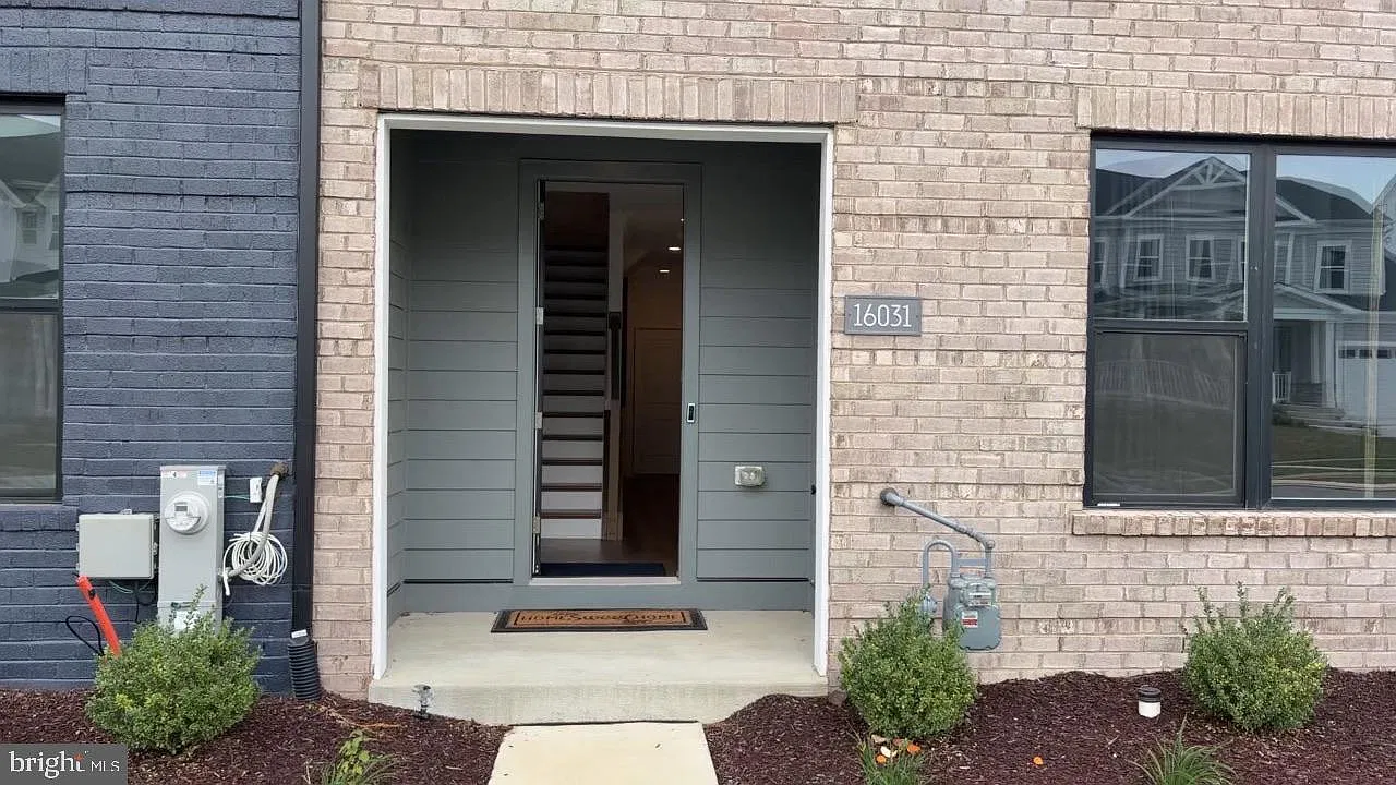 4 bed, 3.5 bath, 2496 sqft, $4,750 — Photo 3