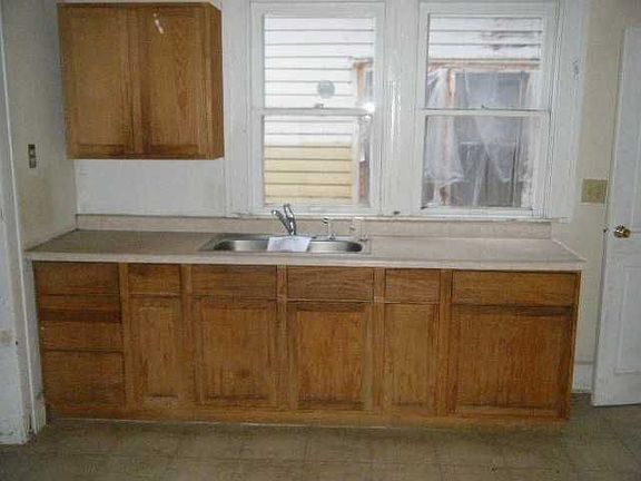 4th image of 850 N Oakland Ave