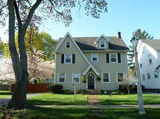 379 Hurstbourne Rd, Rochester, NY 14609