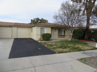 2458 W Oakland Ave, Hemet, CA 92545