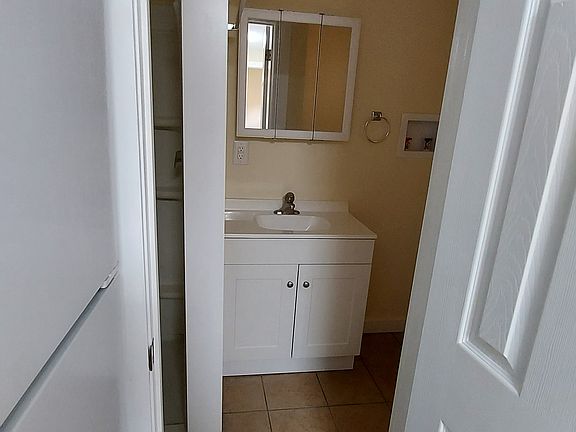 4th image of 480-484 S Main St #9