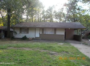 2751 Brookwood Dr, Jackson, MS 39212