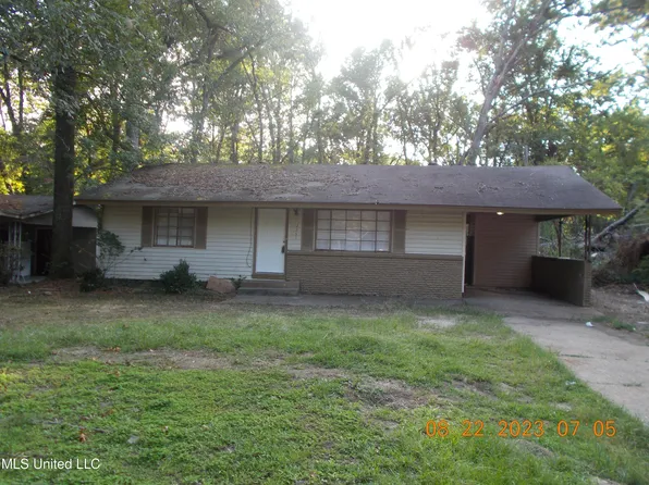 2751 Brookwood Dr, Jackson, MS 39212