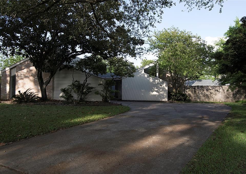 1st image of 20503 Park Pine Dr