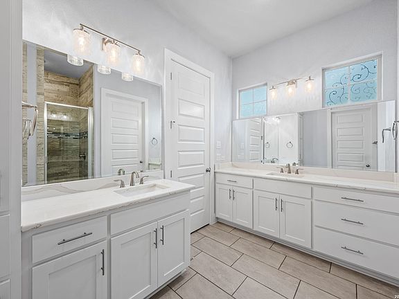 4th image of 3200 Pinnacle Club Dr #5
