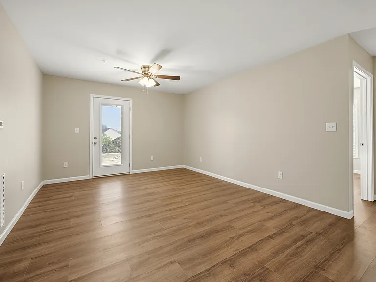 2319 Lantern Ridge Dr — Photo 5
