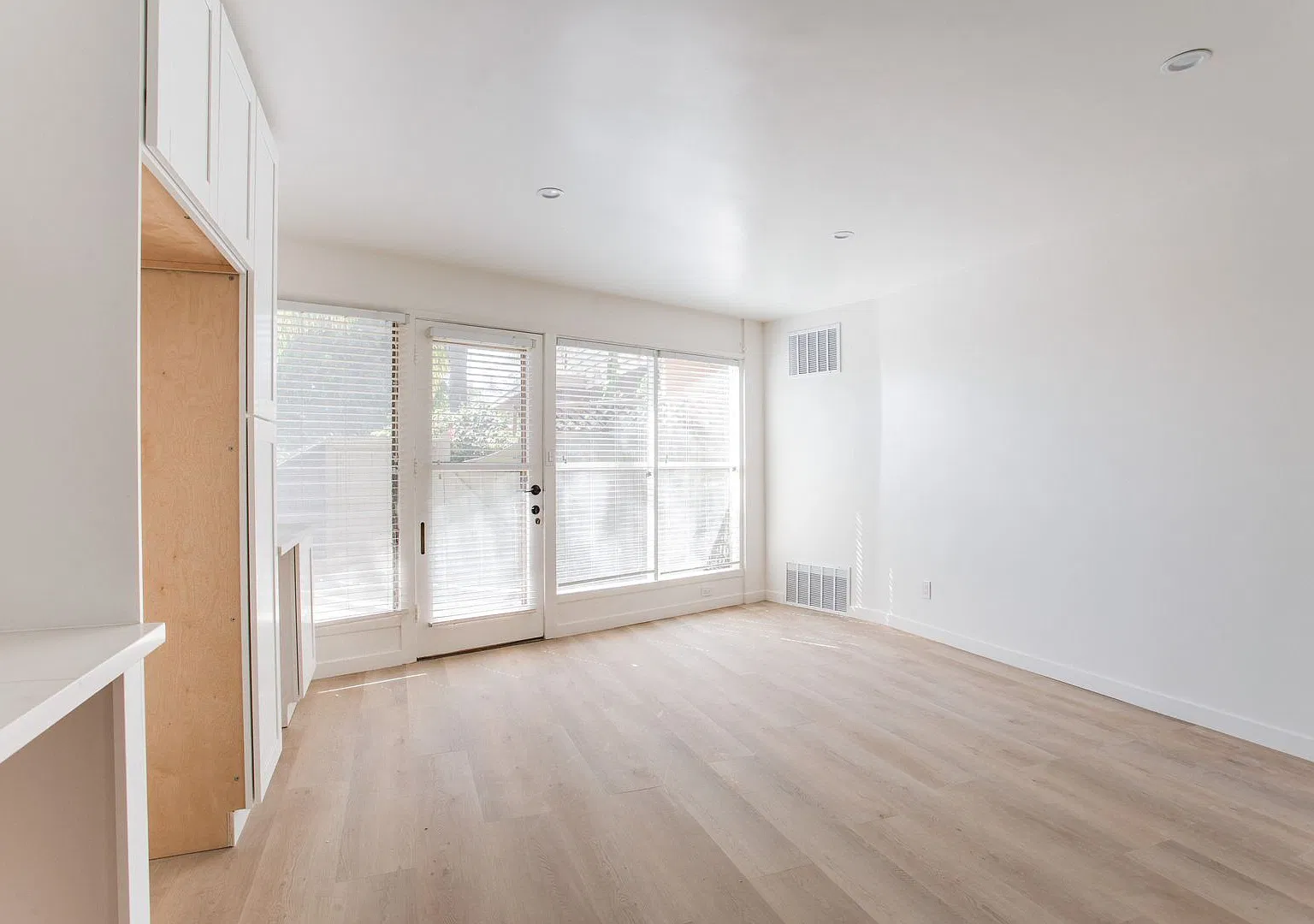 Horn Ave Apartments — Photo 3