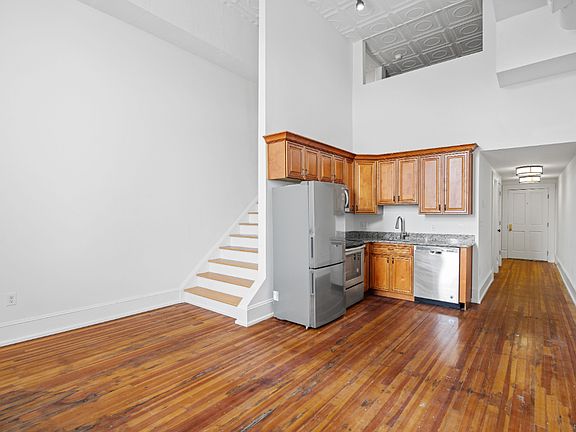 3rd image of 900 Saint James St #202