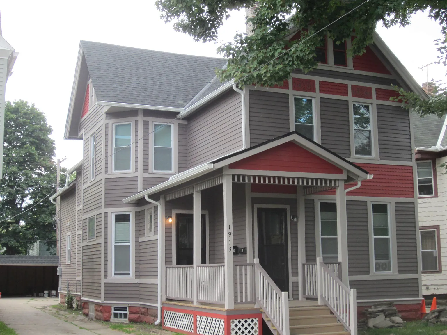 1913 Brainard Ave photo 1