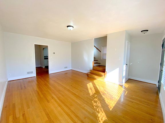 5th image of 2265 Sherwood Ave SW