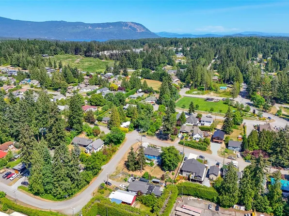 3590 Garland Ave, Cowichan Valley, BC V0R 1L3