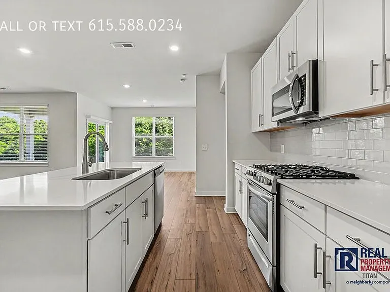 1029 Ewell Farm Cir — Photo 5