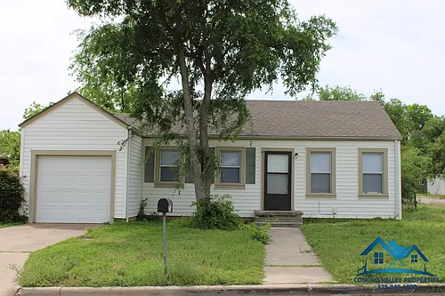 2065 Live Oak St Photo 1