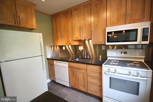 3rd image of 1415 S Edgewood St #558