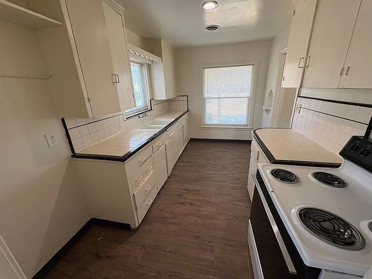 1216 N Conyer St — Photo 20
