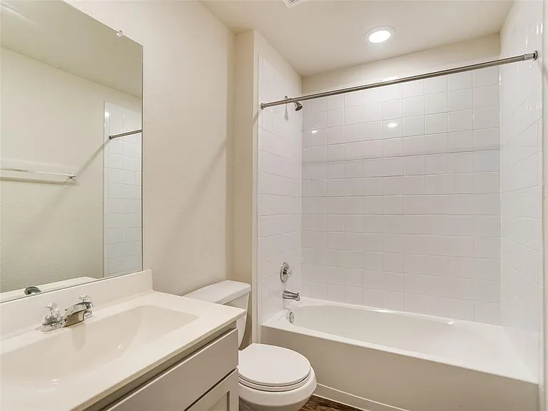 383 Sickle Loop — Photo 24