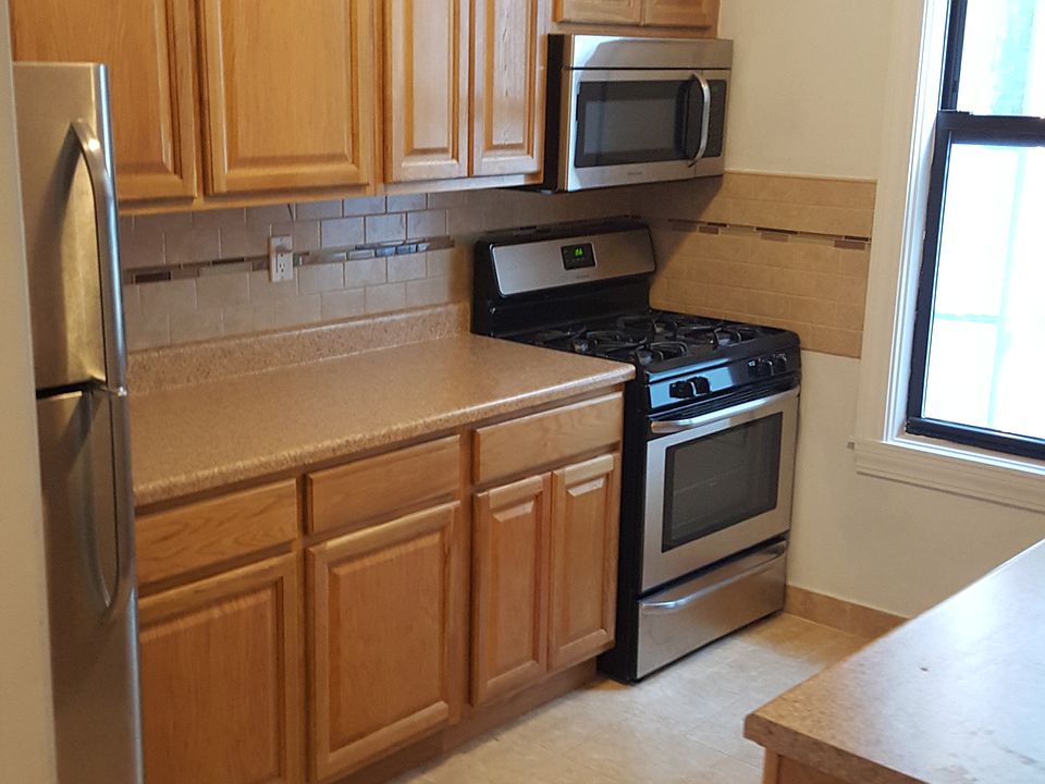 1st image of 3015 41st St