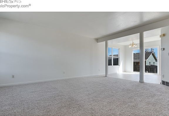 Welcome to this large living room