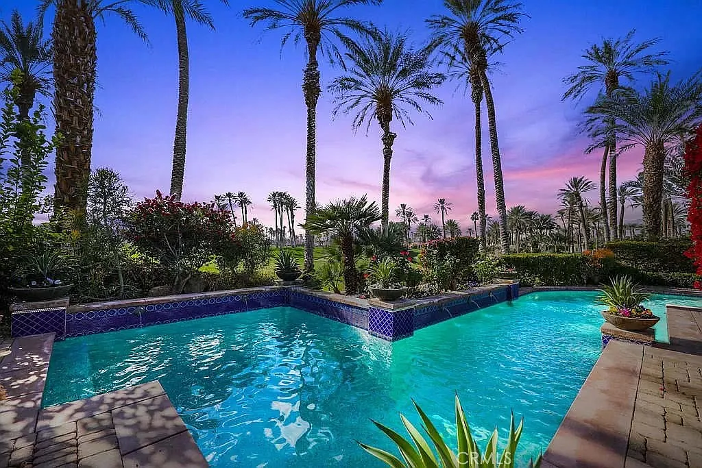 3 bed, 3.5 bath, 4061 sqft, $7,999 — Photo 1