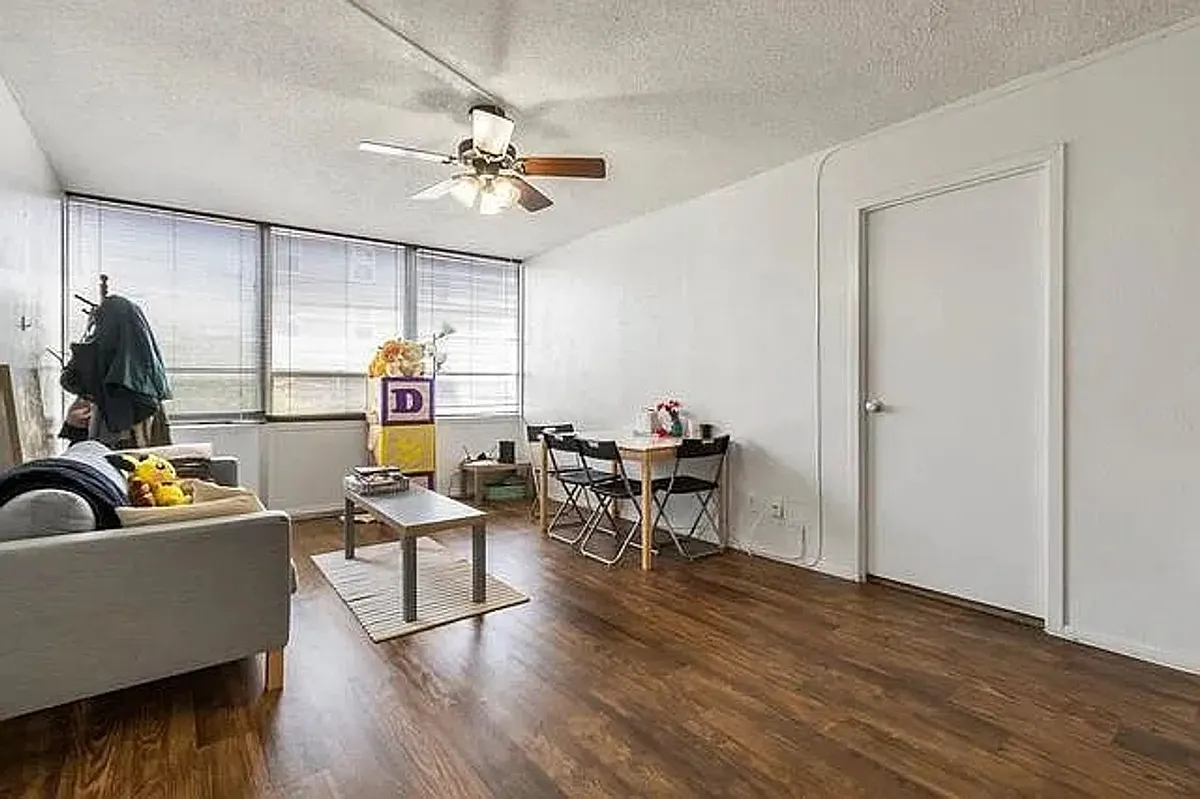 Building Photo - 1800 Lavaca St #105
