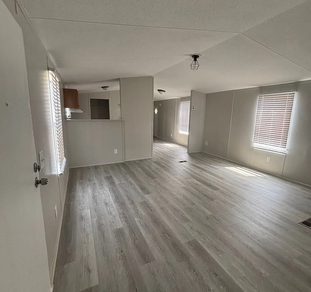 4 bed, $1,350 — Photo 3