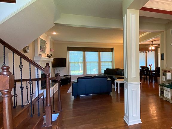 2nd image of 8207 W 122nd St
