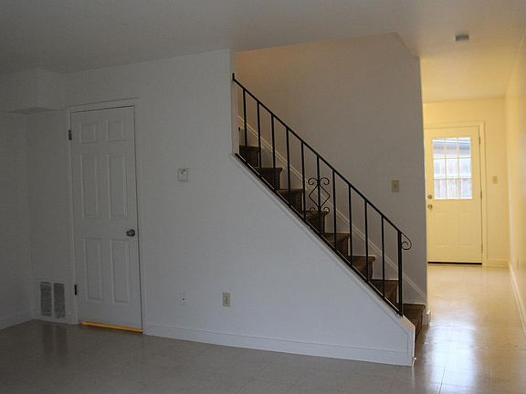 3rd image of 4 Poplar St APT 2