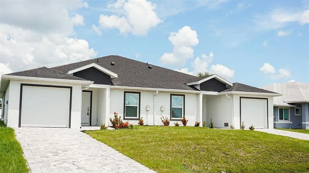 3 bed, 2.0 bath, 1429 sqft, $1,700 — Photo 1