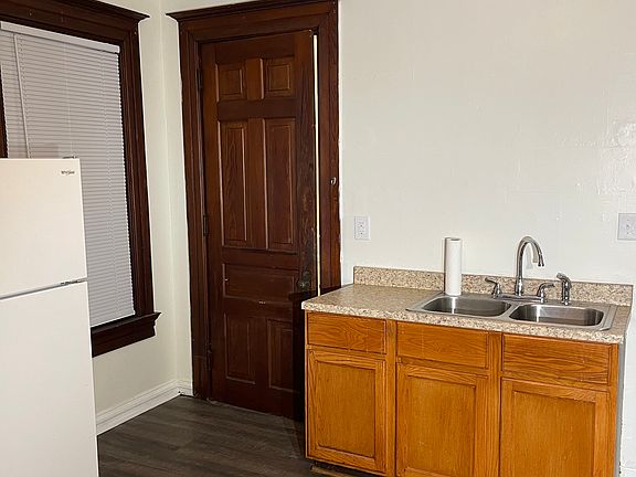 2nd image of 121 E Locust St