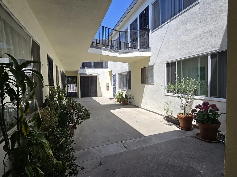 5519 Homeside Ave #9 — Photo 8
