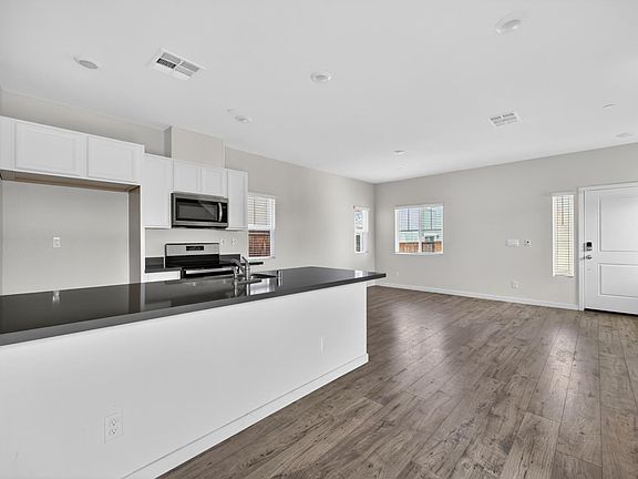 5th image of 3073 Pruett Dr