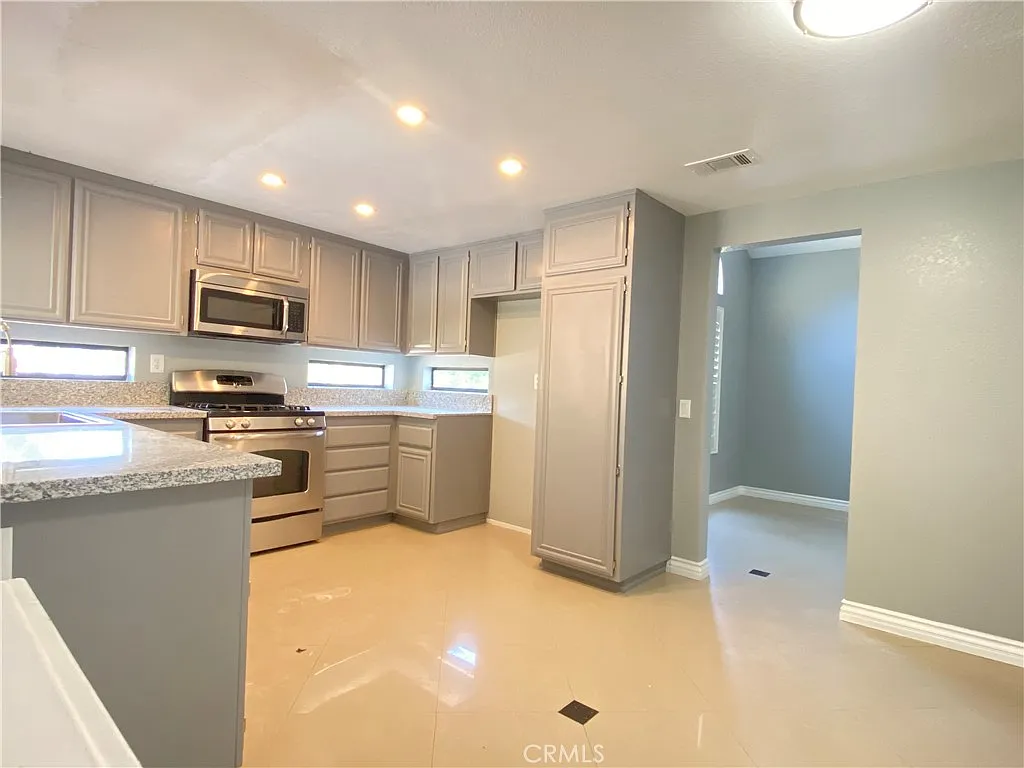 3 bed, 2.5 bath, 1745 sqft, $3,875 — Photo 4