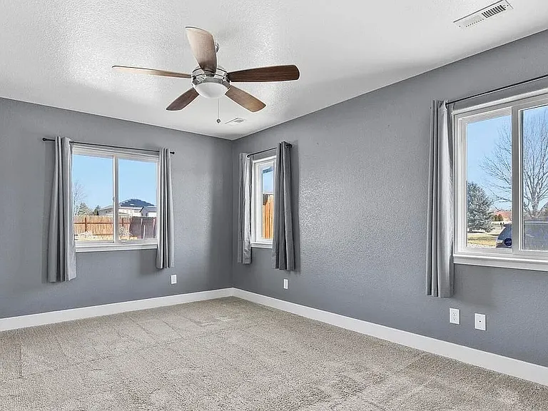 573 W Archer Plz — Photo 21