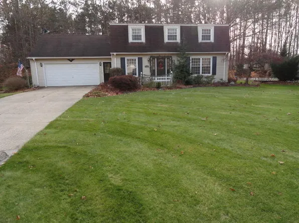 6470 Maple Ln, Holland, MI 49423