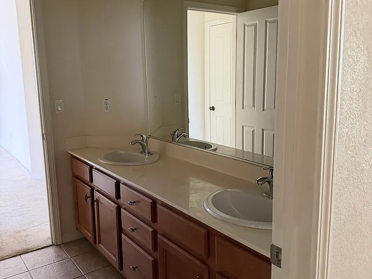 4080 Arenzano Way — Photo 9