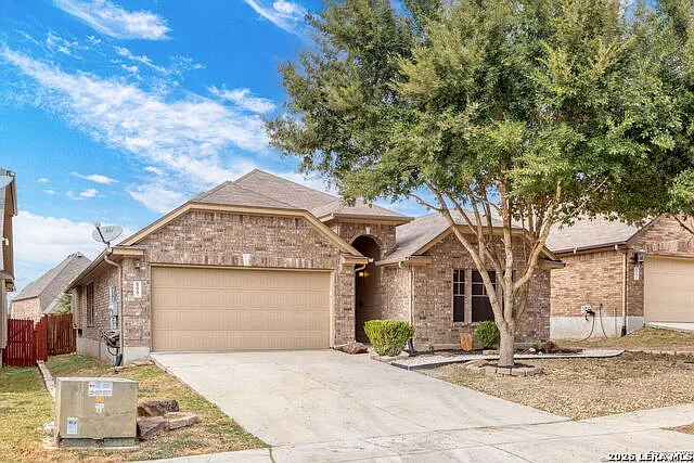 5 bed, 3.0 bath, 2453 sqft, $2,400 — Photo 2