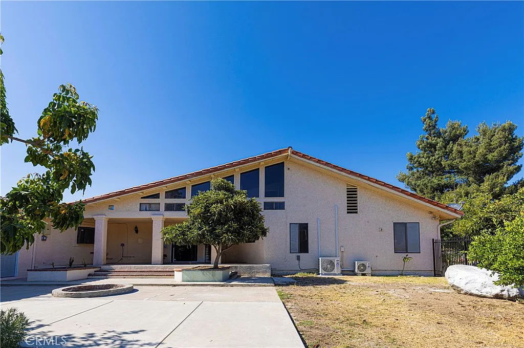 5 bed, 3100 sqft, $4,850 — Photo 2