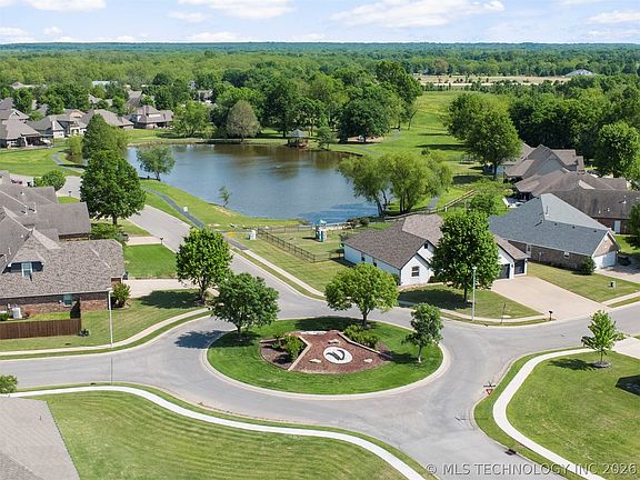 2nd image of 8133 Forrest Glenn Rd