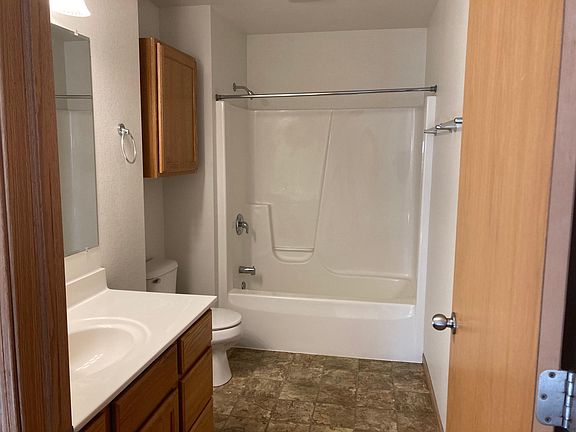 5th image of 2462A Parkview Ln #2462B