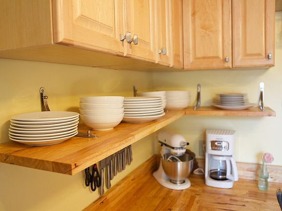 Kitchen - floating shelves