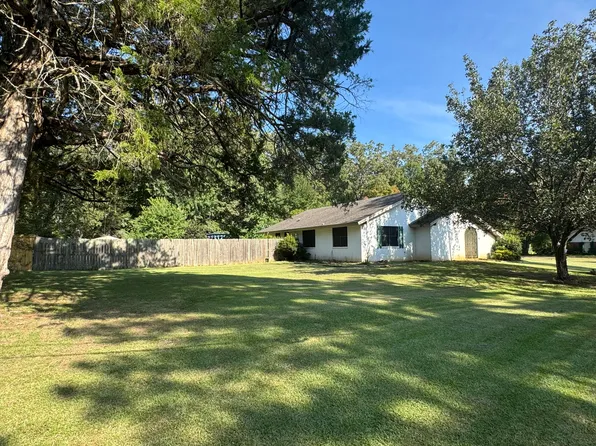 101 Whitaker Dr, Houston, MS 38851