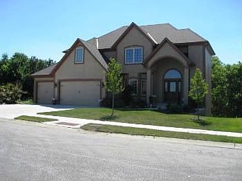 1st image of 515 NE Greenview Dr