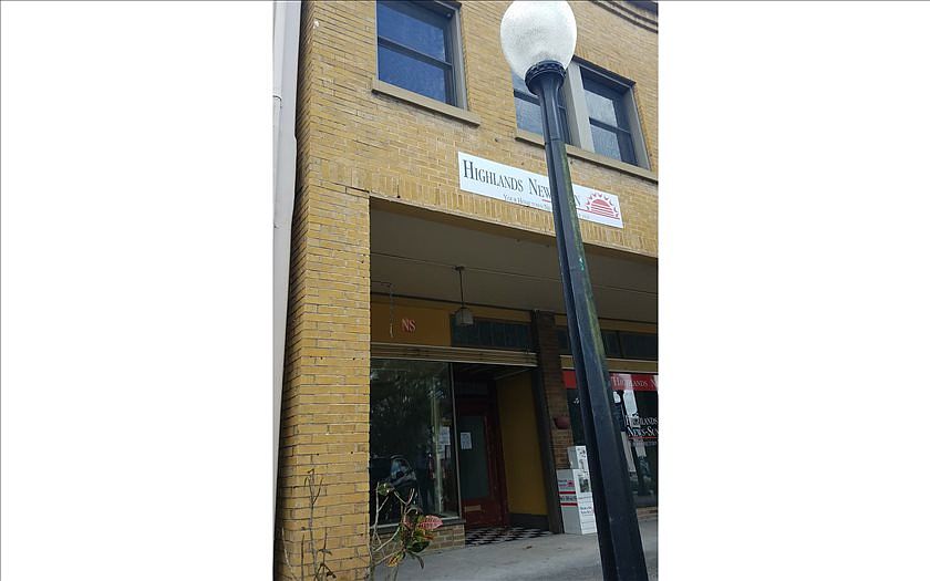 1st image of 207 Circle Park Dr