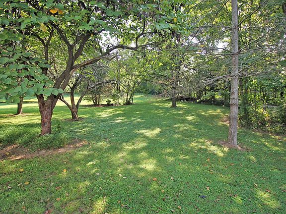 3rd image of 233 Calista Rd
