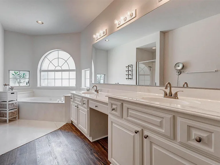 1606 Barrington Hills Ln — Photo 31