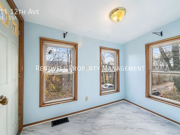 911 12th Ave — Photo 8