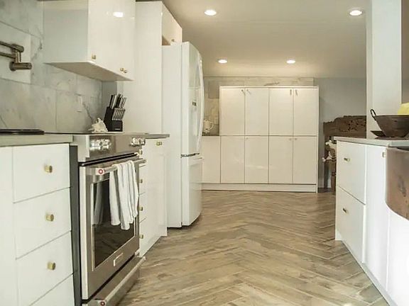 3rd image of 447 Arricola Ave
